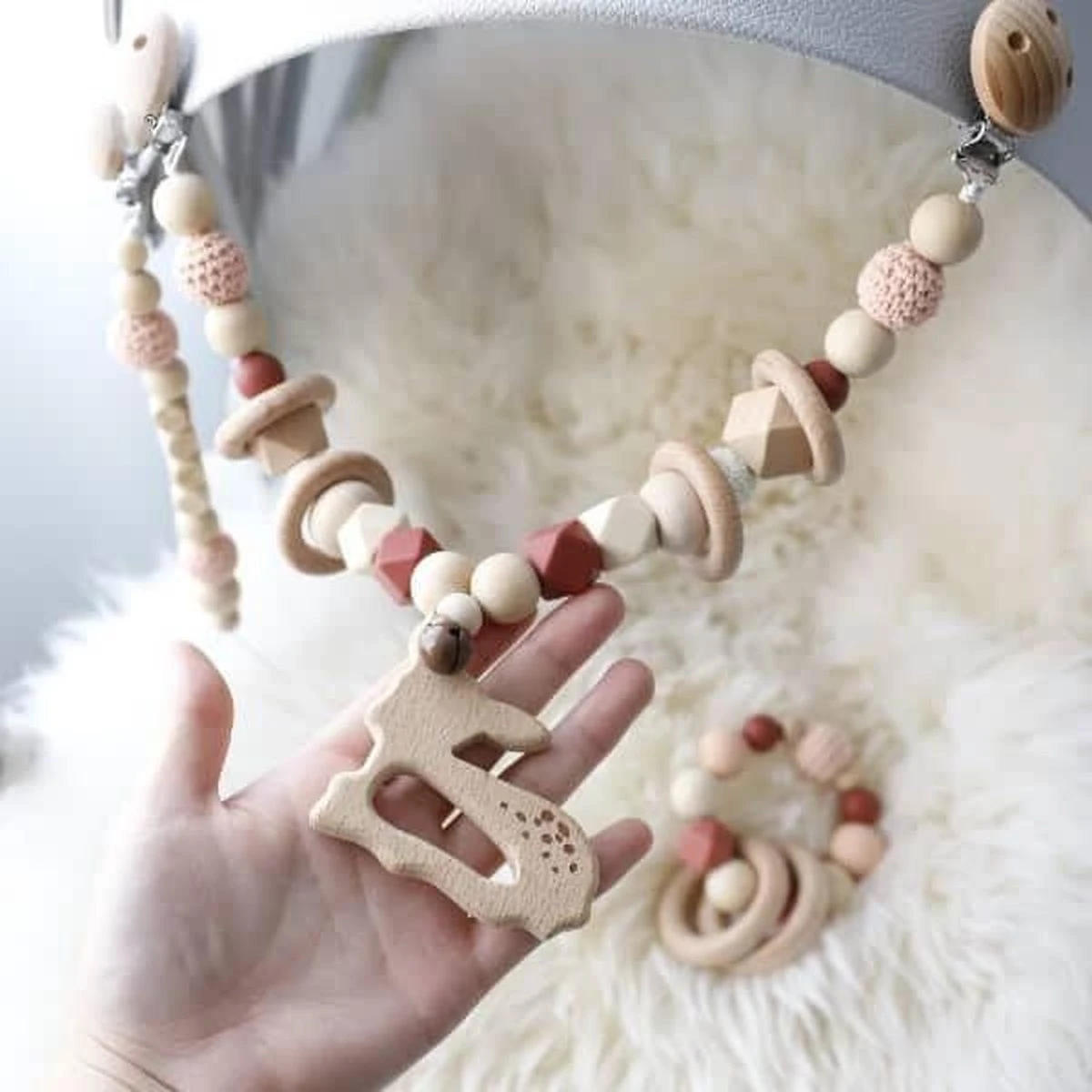 Wagenspanner Bambi Hert - Baby Wagenspanner Hout - Vrolijke Kinderwagenspanner - Eenvoudig Te Bevestigen - Kraamcadeau Voor Jongens En Meisjes - Completebabyuitzet - Musthave 2021
