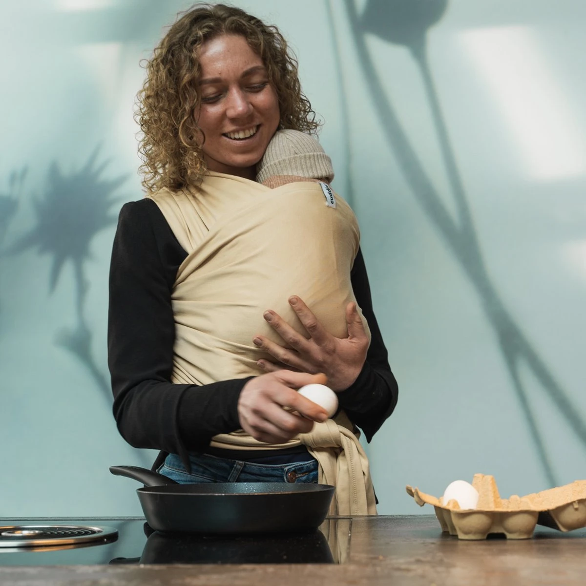 Cuddie Baby Draagdoek - Premium Organic Baby Draagdoek Gemaakt Van Bio Katoen - Newborns Tot 15 Kg - Baby Cadeau - Met Wenskaart - Sand - Image 5